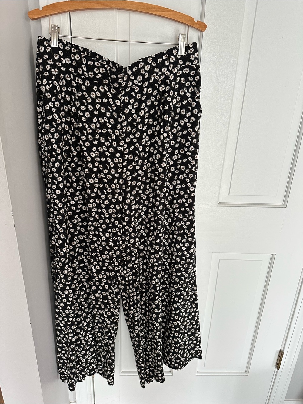 torrid Black Wide-Leg Pants with White Floral Print